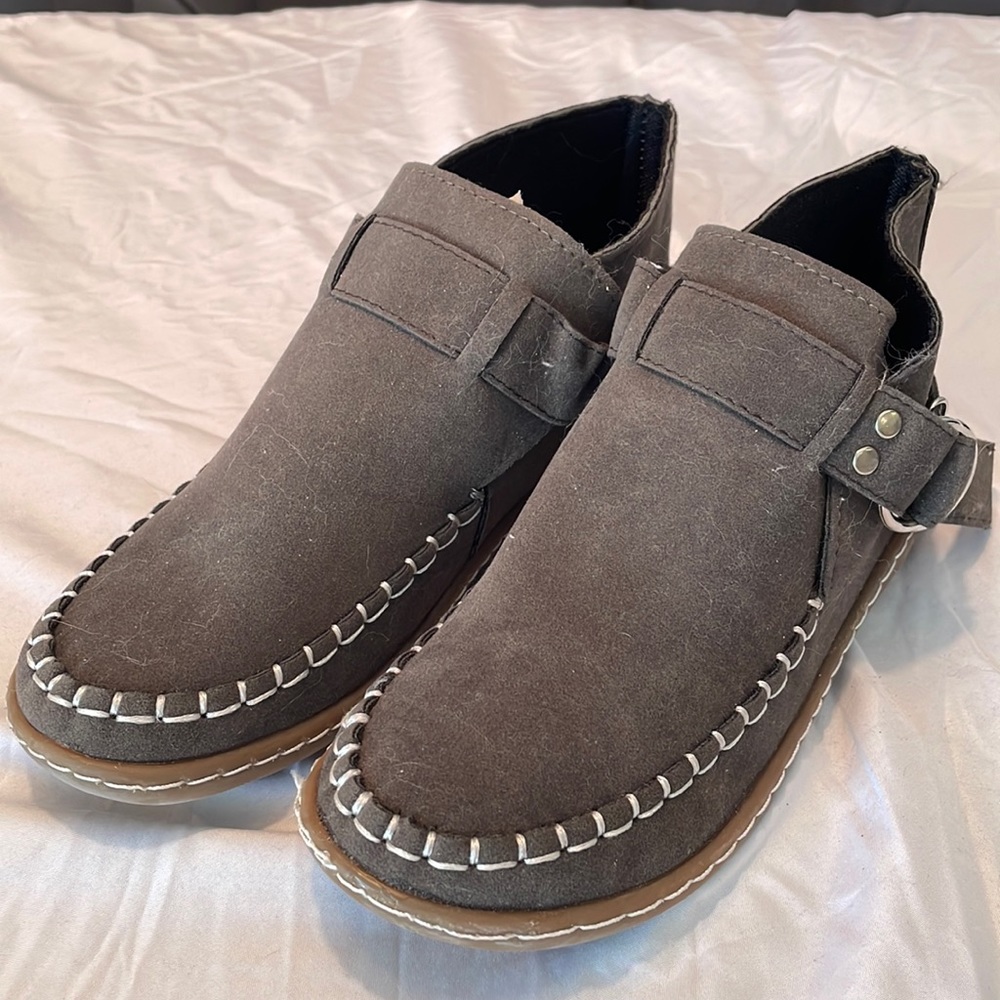 Grey lightweight booties